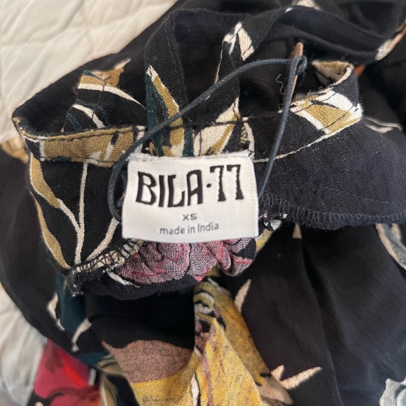 Bila-77 Strapless Top, Deep-V Low Back Top & Patterned Shorts - Picture 4 of 5